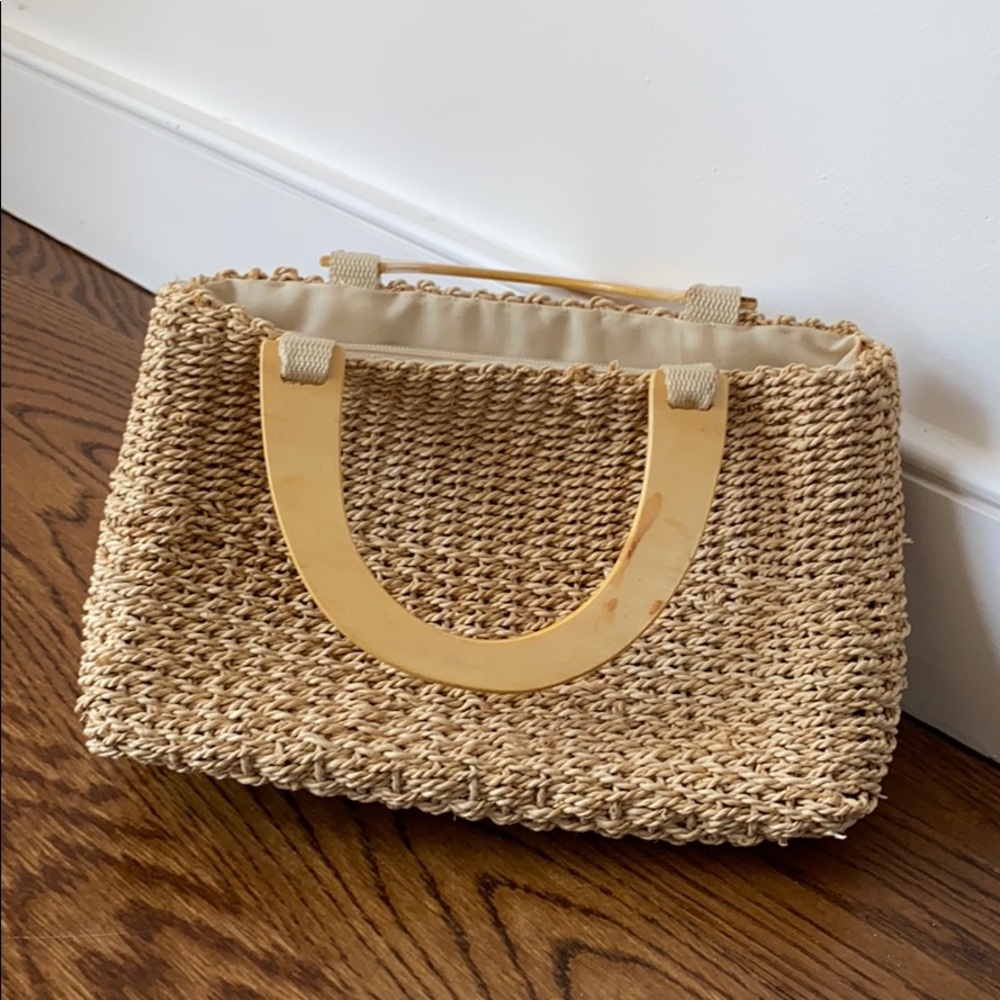 Wicker bag wooden handles